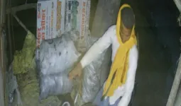 Ballia News : बांसडीह में अधिवक्ता के दरवाजे से सेकेंडों में चोरी हुई बाइक, CCTV में कैद हुआ चोर