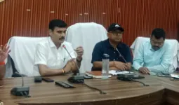 सीएम डैशबोर्ड समीक्षा में डीएम ने लगाई अधिकारियों की क्लास, 14 अधूरी परियोजनाओं पर जताई नाराजगी