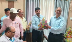 बलिया में इंडियन रेड क्रॉस सोसायटी ने नवागत सीएमओ डॉ. अभय नारायण राय का किया स्वागत
