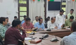 Ballia News : बलिया में बिजली विभाग की समीक्षा बैठक, लापरवाही पर अवर अभियंता निलंबित