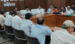 बलिया में स्वास्थ्य योजनाओं की समीक्षा, डीएम ने 100 शैय्या अस्पताल का निर्माण शीघ्र पूरा कराने के दिए निर्देश