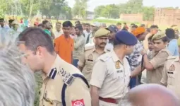 Prayagraj Triple Murder Case: चारपाई पर सो रहे एक ही परिवार के तीन लोगों की ईंट-पत्थर से कूचकर हत्या, इलाके में सनसनी