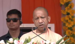 Azamgarh News : अखिलेश यादव की बेटी पर अभद्र टिप्पणी मामले में बोले सीएम योगी, कहा- ‘बेटी तो बेटी होती है’