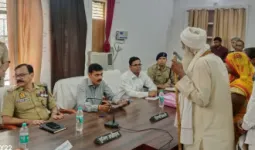 Ballia News : सम्पूर्ण समाधान दिवस में डीएम ने सुनीं 161 शिकायतें, भूमि और पेंशन मामलों पर दिए सख्त निर्देश