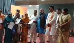 Ballia News: केंद्र के 12 और प्रदेश सरकार के 9 वर्ष पूर्ण होने पर भव्य कार्यक्रम, 1111 आंगनबाड़ी सहायिकाओं को मिला नियुक्ति पत्र