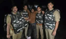 Ballia News: मुठभेड़ में पांच अंतरराज्यीय वाहन चोर गिरफ्तार, एक के पैर में लगी गोली