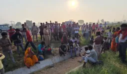 संभल: गंगा एक्सप्रेसवे पर डबल डेकर बस डिवाइडर से टकराई, 2 की मौत, दो दर्जन घायल