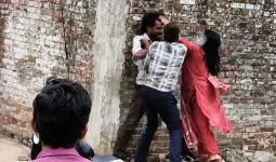 सिंगरौली में विशाल मेगा मार्ट के बाहर युवती और दो युवकों के बीच मारपीट का वीडियो वायरल, पुलिस ने शुरू की जांच