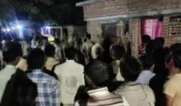 नवविवाहिता के कमरे में मिला विवाह कराने वाला अगुवा, पति ने बाहर से बंद किया दरवाजा; पुलिस कर रही जांच