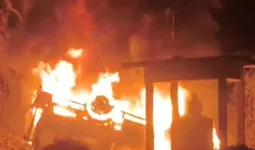 Azamgarh News: बिजली के पोल से टकराया डीजल टैंकर, धमाके के बाद लगी भीषण आग; तीन लोगों की जिंदा जलकर मौत