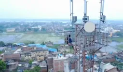 बलिया: प्रेमी से बात कराने की जिद में 120 फीट ऊंचे टावर पर चढ़ी किशोरी, साढ़े चार घंटे बाद सुरक्षित उतरी