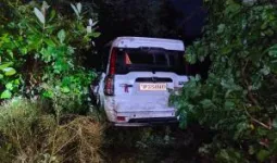 बलिया में स्कॉर्पियो की टक्कर से बाइक सवार युवक की मौत, होमगार्ड घायल