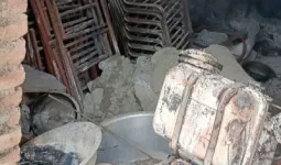 बलिया: शॉर्ट सर्किट से टेंट हाउस के गोदाम में लगी आग, लाखों का सामान जलकर राख