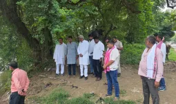 बाढ़ पीड़ितों से मिले विधायक जयप्रकाश अंचल, हरसंभव मदद का दिया भरोसा