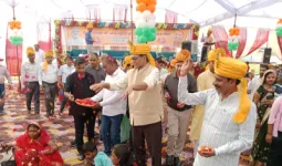 बलिया में 76 जोड़ों ने थामा एक-दूसरे का हाथ, सामूहिक विवाह समारोह में डीएम ने दिया आत्मनिर्भरता का संदेश