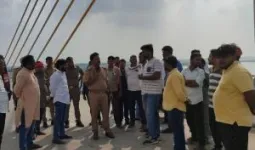 बलिया: जनेश्वर मिश्र सेतु से युवक ने गंगा में लगाई छलांग, तलाश जारी