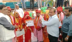 मुख्यमंत्री सामूहिक विवाह योजना के तहत 41 जोड़ों ने थामा एक-दूसरे का हाथ, डीएम ने दी शुभकामनाएं