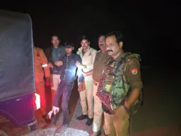 Ballia News: पुलिस पर फायर करना पड़ा महंगा, मुठभेड़ में बदमाश घायल, बरामद बाइक का सच कर देगा हैरान