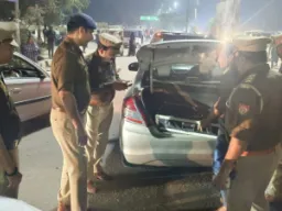 UP Alert: धार्मिक स्थलों और सीमावर्ती क्षेत्रों में सुरक्षा कड़ी, पूरे प्रदेश में पुलिस सतर्क मोड पर, DGP ने सभी सुरक्षा एजेंसियों को किया हाई अलर्ट