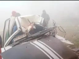 बलिया में भीषण हादसा: बेकाबू कार घर में घुसी, दो की दर्दनाक मौत, दो गंभीर घायल