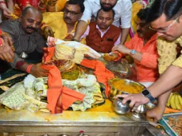 महाशिवरात्रि 2026 आज: महादेव बनेंगे दूल्हा, विदेशी फूलों से होगा शृंगार