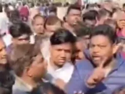 बलिया में सड़क हादसे में कक्षा छह का छात्र गंभीर रूप से घायल, ग्रामीणों ने शिक्षकों पर लापरवाही का आरोप लगाया