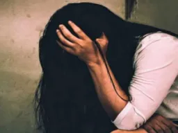 देवरिया में चलती ट्रेन में युवती से दुष्कर्म के प्रयास का आरोप, टीटीई के खिलाफ मुकदमा दर्ज