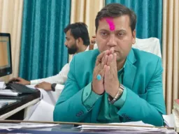 बलिया के 64 हजार कर्मचारियों व पेंशनरों को होली की सौगात, खातों में पहुंचे 200 करोड़ रुपये