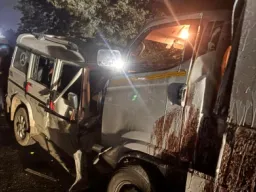 Ballia News : बोलेरो-पिकअप की आमने-सामने टक्कर में बालक की मौत, कई घायल