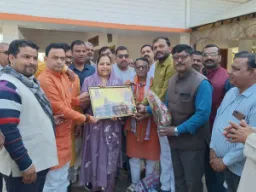 मानदेय बढ़ोतरी पर शिक्षामित्रों ने जताया आभार, विधायक केतकी सिंह को किया सम्मानित