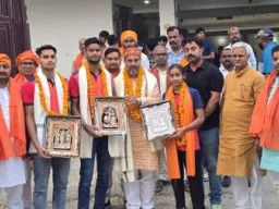 Ballia News : नेशनल चैंपियन बनकर लौटे खिलाड़ियों का पूर्व मंत्री उपेंद्र तिवारी ने किया सम्मान