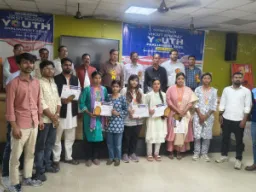 Ballia News : युवा संसद में आकांक्षा मिश्रा प्रथम, राजू कुमार यादव द्वितीय