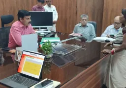 Ballia News : गर्भवती को निजी अस्पताल भेजने पर आशा बहू पर कार्रवाई, डीएम ने सेवा समाप्त करने के दिए निर्देश