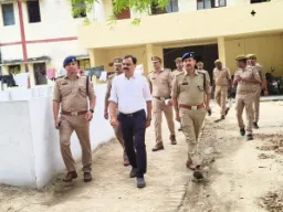बलिया : एसपी ने दो थानों का किया औचक निरीक्षण, दिए आवश्यक निर्देश