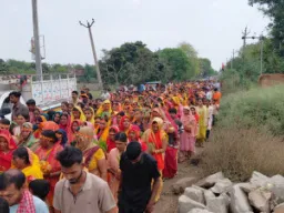 लक्ष्मी नारायण महायज्ञ की कलश यात्रा में उमड़ा आस्था का सैलाब