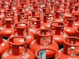 LPG Price Hike : रसोई गैस सिलेंडर हुआ महंगा, 60 रुपये की बढ़ोतरी; जानें दिल्ली-मुंबई समेत बड़े शहरों के नए रेट
