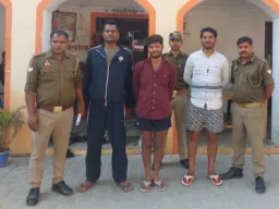 बलिया में प्रेमिका से मिलने पहुंचे युवक की पिटाई, हालत गंभीर; तीन आरोपी गिरफ्तार