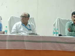 Ballia News : ‘नो आयुष्मान-नो अनाज’ व्यवस्था लागू, कार्ड बनाने में तेजी के निर्देश