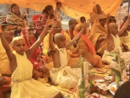 महर्षि भृगु की तपोभूमि पर गूंजे वेद मंत्र, बलिया में 21 बटुकों का सामूहिक उपनयन संस्कार