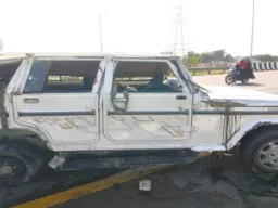 बाराबंकी में टायर फटने से बोलेरो पलटी, तीन की मौत, आठ घायल