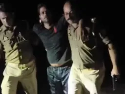 Ballia News : पुलिस मुठभेड़ में किशोर हत्याकांड का आरोपी गिरफ्तार, पैर में लगी गोली