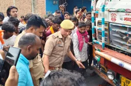 Ballia News : भीषण सड़क हादसे में बाइक सवार युवक की मौत, एक गंभीर घायल