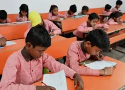 बलिया : परिषदीय विद्यालयों की वार्षिक परीक्षा शुरू, 2.45 लाख से अधिक परीक्षार्थी शामिल