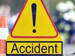 आगरा में दर्दनाक हादसा: पेड़ से टकराई कार, एक ही परिवार के 5 लोगों की मौत