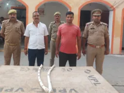 बलिया में हत्या के प्रयास के दो आरोपी गिरफ्तार, डंडे बरामद