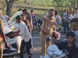 संभल में कार-टेंपो की टक्कर में चार की मौत, आठ घायल