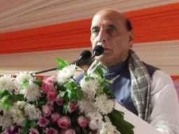 लखनऊ में राजनाथ सिंह ने विकास परियोजनाओं का उद्घाटन किया, कहा— हर चुनौती से निपटने में सक्षम है भारत