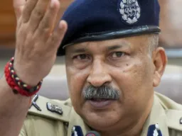 UP News: नोएडा में अशांति फैलाने वाले समूहों के खिलाफ सबूत मिले, डीजीपी बोले- शहर में स्थिति सामान्य