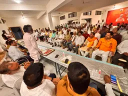 सांसद नीरज शेखर ने चंद्रशेखर हाफ मैराथन का लोगो लॉन्च किया, तैयारियों को अंतिम रूप