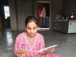 दो साल पढ़ाई छोड़ी, फिर 78% अंक लाकर जिले की बनीं सेकंड टॉपर